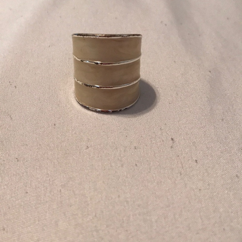 Ring - Picture 3 of 3